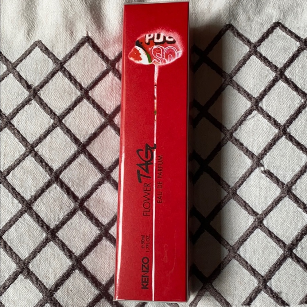 Kenzo flower tag